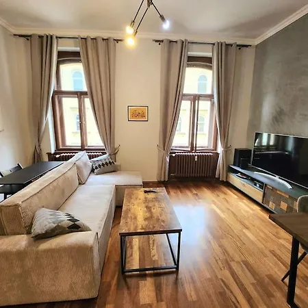 Spacious 6min From The Dancing House Apartamento