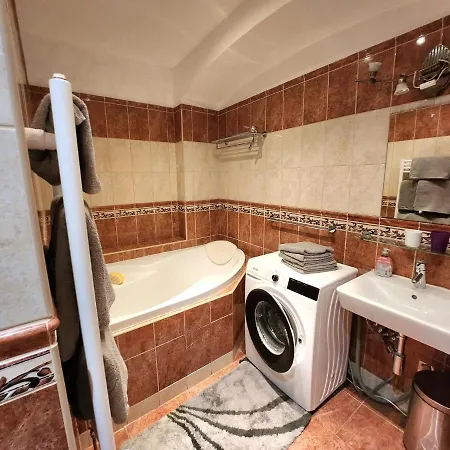 Spacious 6min From The Dancing House Praga
