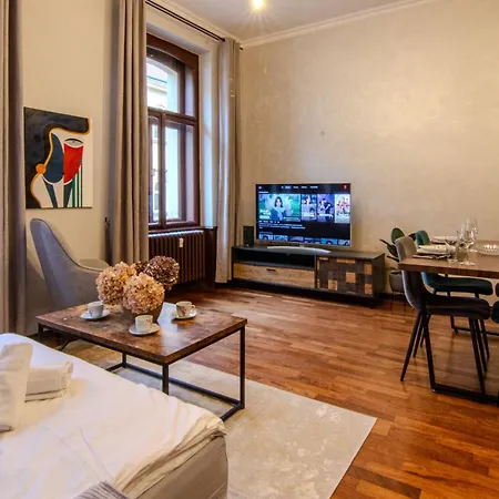 SMÍCHOV Riverfront Apartment Prague 5, Near Anděl Apartamento Praga