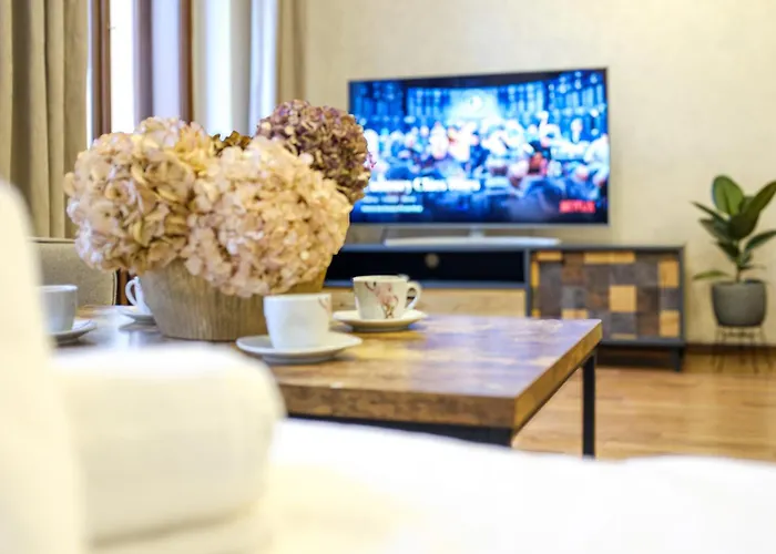 Aurion Riverfront Near Dancing House - Up To 5 Guests *