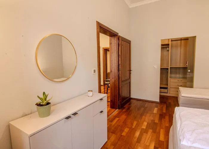 Aurion Riverfront Near Dancing House - Up To 5 Guests
