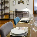 Aurion Riverfront Near Dancing House - Up To 5 Guests 아파트 프라하