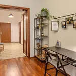 Aurion Riverfront Near Dancing House - Up To 5 Guests 아파트 프라하