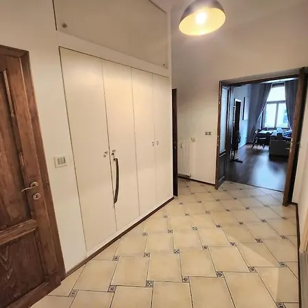 Spacious 6min From The Dancing House * Prag