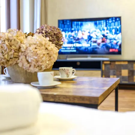 Aurion Riverfront Near Dancing House - Up To 5 Guests *