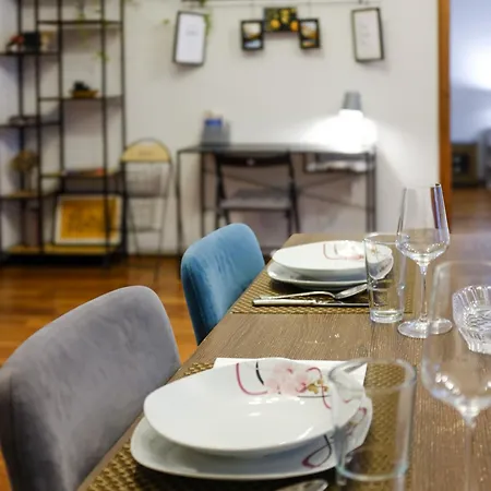 Aurion Riverfront Near Dancing House - Up To 5 Guests 아파트 프라하