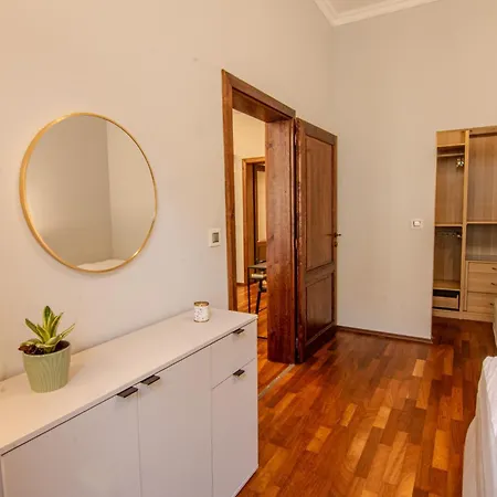 Aurion Riverfront Near Dancing House - Up To 5 Guests