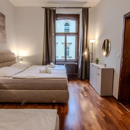 Aurion Riverfront Near Dancing House - Up To 5 Guests 아파트 프라하