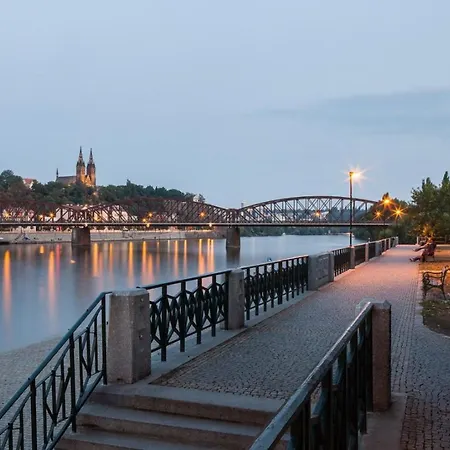 아파트 Aurion Riverfront Near Dancing House - Up To 5 Guests