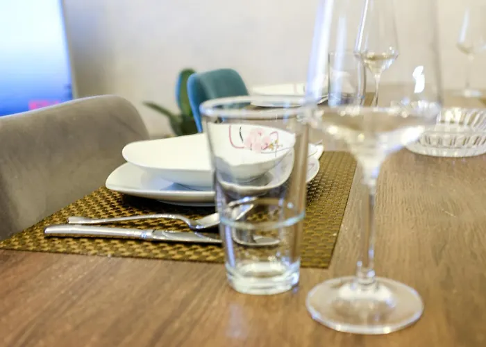 Aurion Riverfront Near Dancing House - Up To 5 Guests Appartement