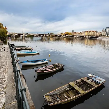 Apartment Aurion Riverfront Near Dancing House - Up To 5 Guests *